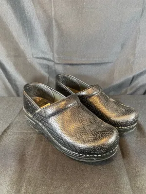 Dansko Black Leather Platform Slip on Nursing Shoes Women size 9 (EU 39)