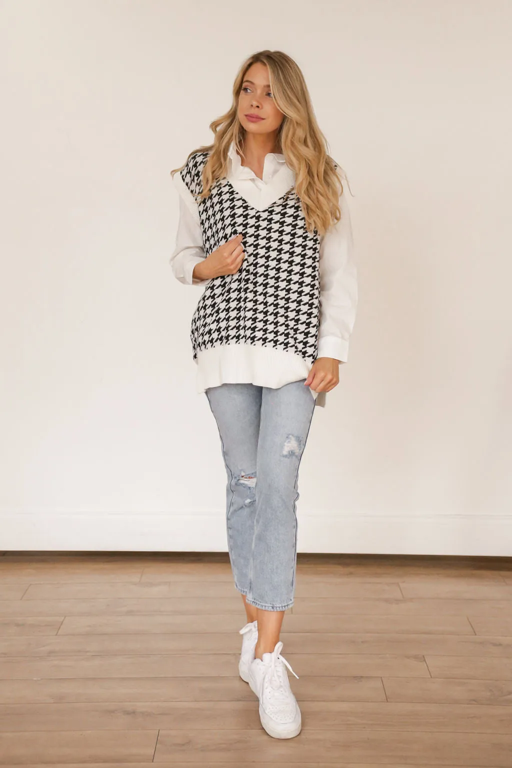 Houndstooth Sleeveless Sweater Vest (black)