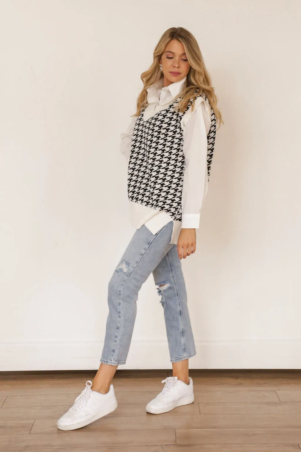 Houndstooth Sleeveless Sweater Vest (black)