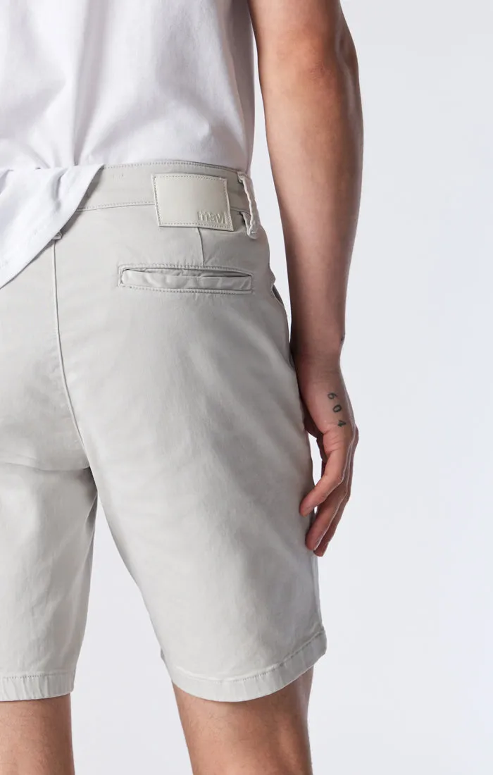 NOAH SHORTS IN OYSTER MUSHROOM TWILL